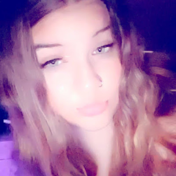 Meet your Posher, Allyna - Picture 1 of 1